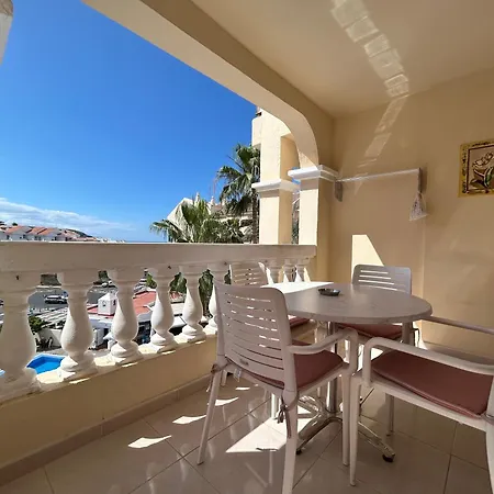 One Bed In Castle Harbour, Los Cristianos C111 アパート